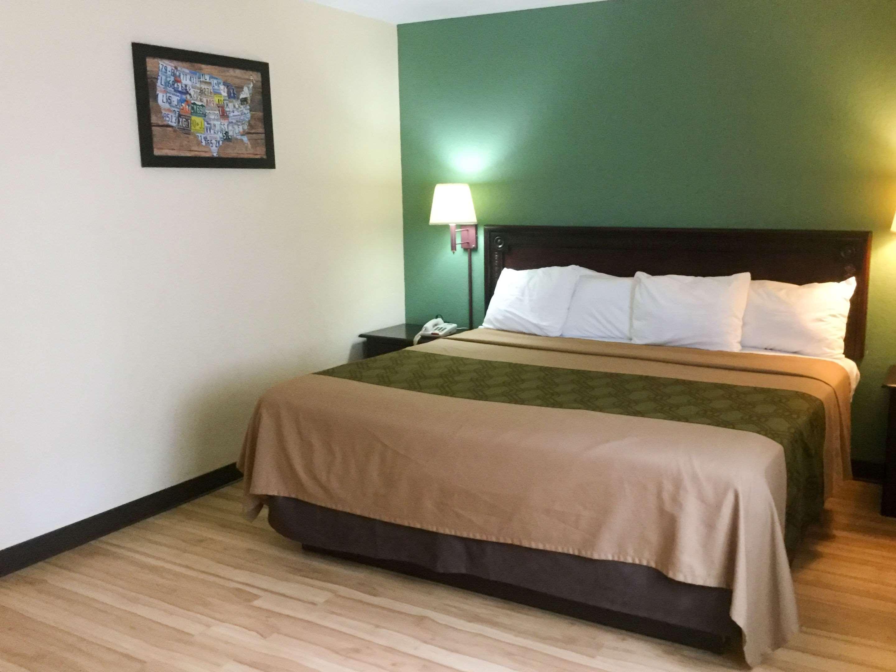 Econo - Hershey 2* Harrisburg